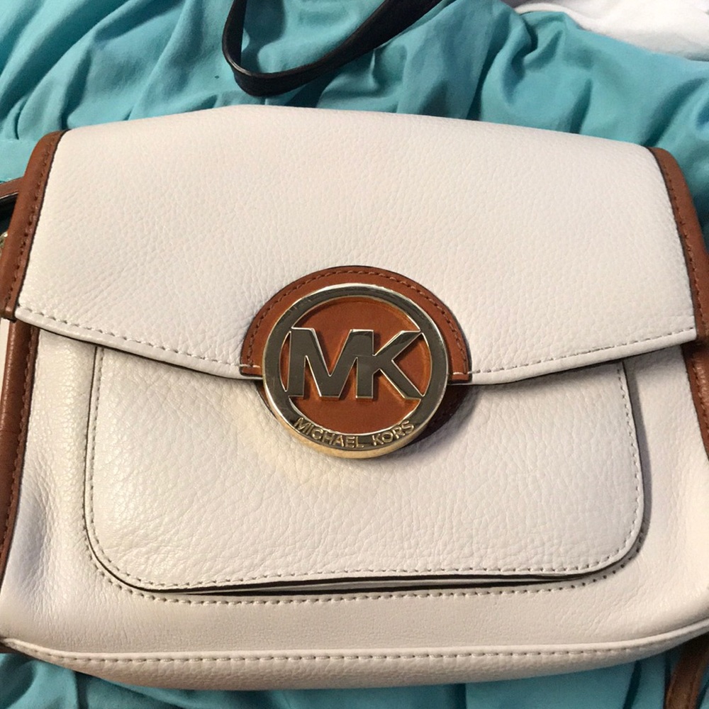 AUTHENTIC MICHAEL KORS CROSSBODY